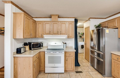 Montrose House | Mini Ranch: hiking, Black Canyon, views, fishing, privacy
