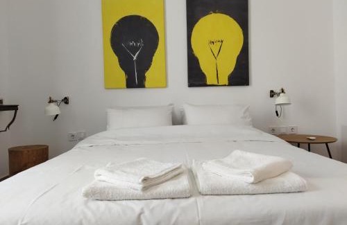 Korinthos Apartment | Minimal apartment by the beach