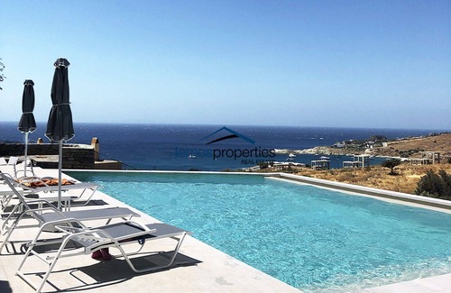 Koundouros Apartment | Minimal apartment with a swimming pool and sea view