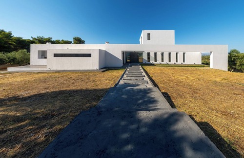 Agii Apostoli Villa | Minimal Brand new Villa With Private Pool Close to Athens