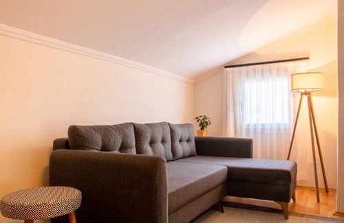 Urla Apartment | Minimalist and Rooftop Flat with Terrace in Izmir