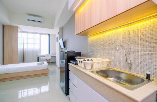 Pondokcina Apartment | Minimalist Studio Room at Evenciio Margonda Apartment By Travelio