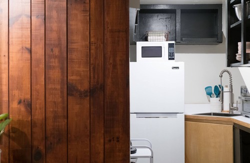 Johnson City Apartment | Minimalist-Style Apartment within walking distance of Downtown Johnson City