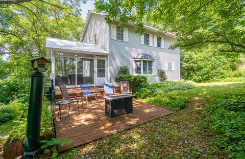 Chaska House | MINNeSTAY* Hazeltine Hideaway