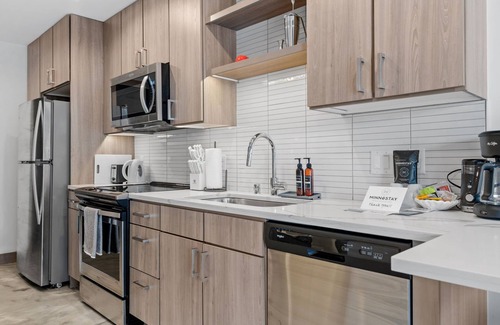 Warehouse District Apartment | MINNeSTAY* Sable 203 | Target Field | Valentine's