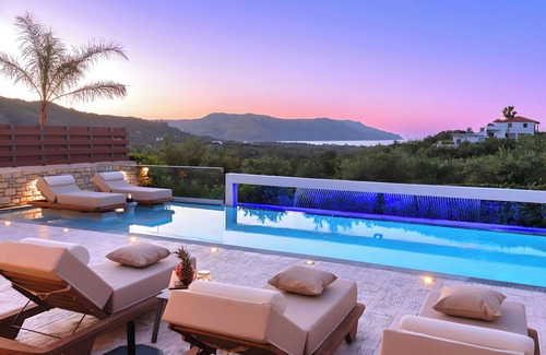 Filaki Villa | Minoas Grand Villas | 3 Heated Pools| 28 guests