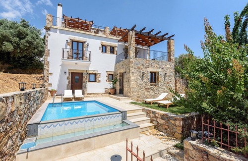 Agriles Apartment | Minos Country Living maisonette with private pool