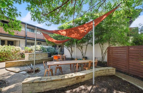 West Campus Apartment | Mins 2 Downtown - Stunning Austin Haven - King bed