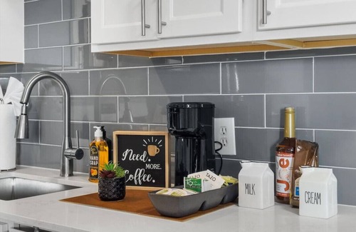 Hyde Park Apartment | Mins 2 Dwntown ~ Private Retreat ~ Austin Cove