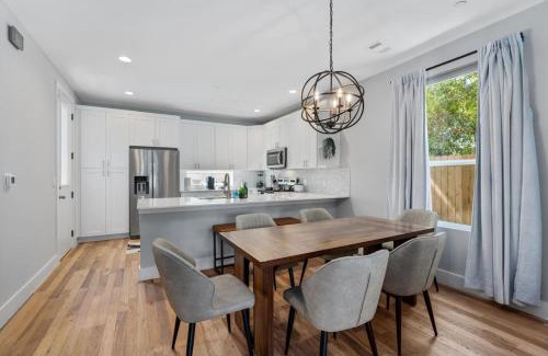 University Hills and Windsor Park House | Mins to ACL - Downtown - Formula 1