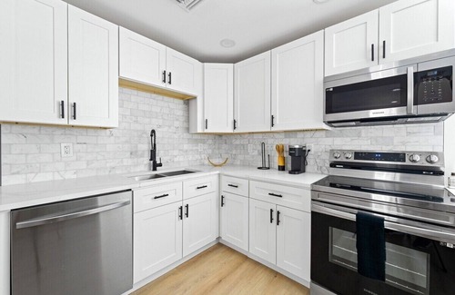 Delray Beach House | Mins to Beach! Recently remodeled! Putting Green!