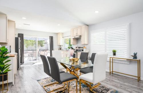 Santa Ana House | Mins to Disney Chic 3BR with Arcade