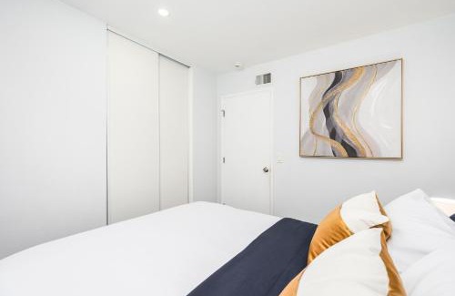 Santa Ana House | Mins to Disney Chic 3BR with Arcade