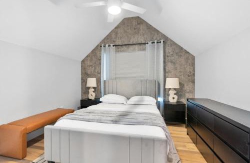 University Hills and Windsor Park House | Mins to Downtown- Formula 1 - ACL