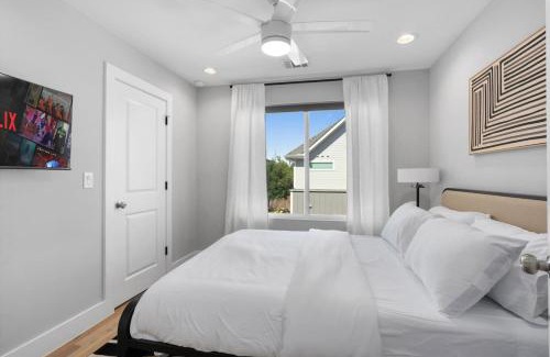 University Hills and Windsor Park House | Mins to Downtown- Formula 1 - ACL
