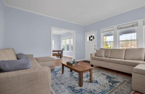 Terry Sanford House | Mins to Downtown & Ft Bragg Crafty in Haymount