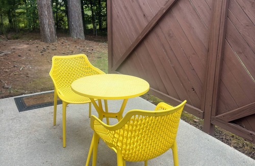 Durham House | Mins to Duke - Jazzy modern midcentury gem with a blend of style and coziness!
