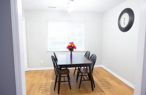 Charlotte House | Mins to Hospital Carowinds, Stadium, AMP Ballantyne