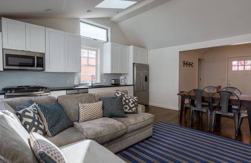 Minturn House | Minturn River Cabin with Hot Tub and NEW Air Conditioning