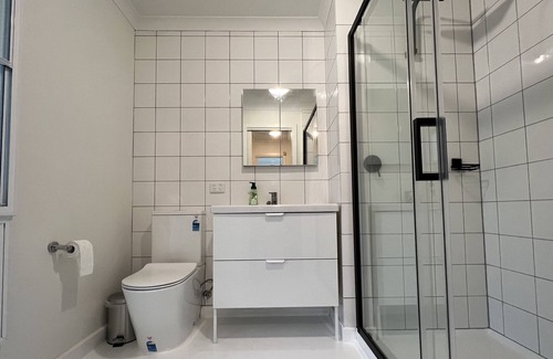 Templestowe Lower House | Minutes away from local shopping district and the Westfield Doncaster