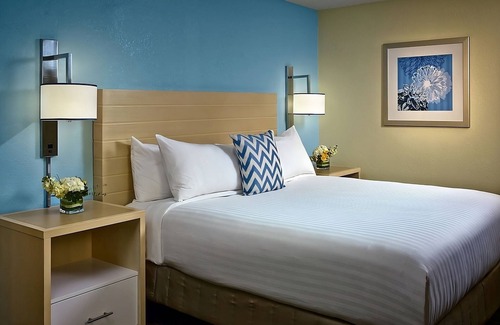Chesterfield Hotel | Minutes Away from St. Louis Carousel at Faust Park! 2 Units with Private Kitchen