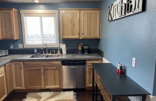Redmond House | Minutes from Airport and Expo Center- Late Check Out