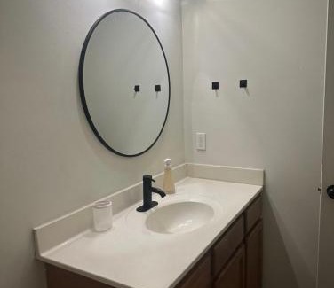 Johnson City Apartment | Minutes from all attractions!