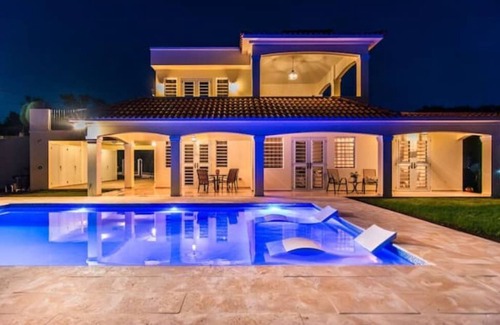 Calvache Villa | Minutes from beaches private pool Solar panels Ocean & Mountain Views