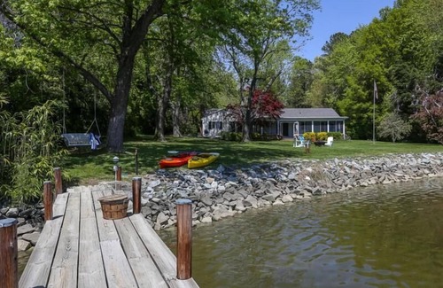 St. Michaels House | Minutes from Downtown St. Michaels | Private Dock | Kayaks Bikes | Pet Friendly