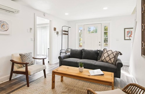 Algonquin House | Minutes from Downtown Cambridge | Private Dock | Kayaks | Bikes