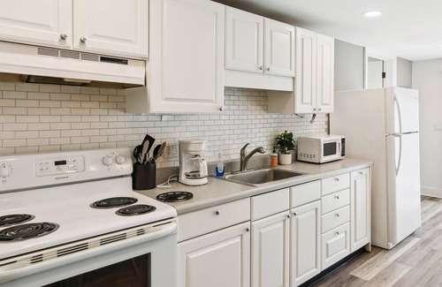 Algonquin House | Minutes from Downtown Cambridge | Private Dock | Kayaks | Bikes