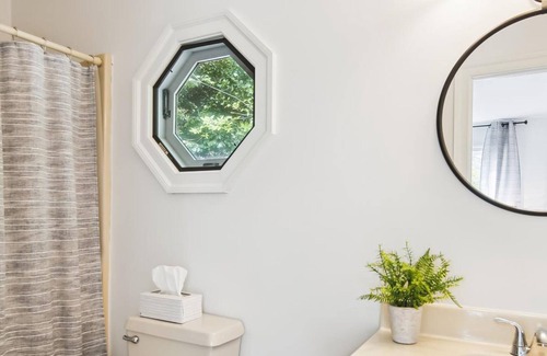 Algonquin House | Minutes from Downtown Cambridge | Private Dock | Kayaks | Bikes