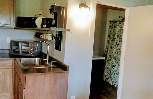 Westford Cabin | Minutes from Pymatuning, Cabin by the Pond