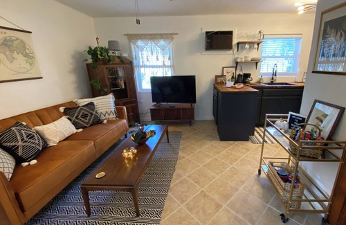 Maggie Valley Cottage | Minutes from Skiing & Snow Tubing! Easy access, no 4x4 needed!