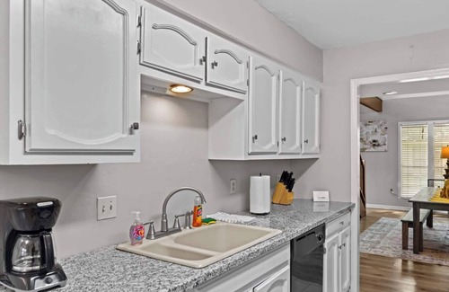 Highlands - Perkins House | Minutes from Tiger Stadium! South Campus Hideaway