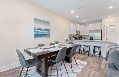 Pine Forest House | Minutes from white sand and blue seas! 3BR/2.5BA