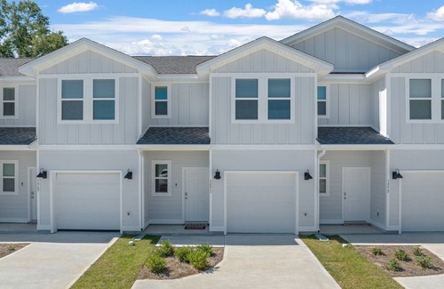 Pine Forest House | Minutes from white sand and blue seas! 3BR/2.5BA