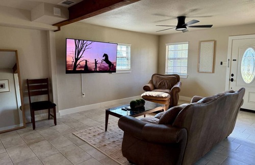 Argyle Apartment | Minutes off I-35W - close to all the area attractions!