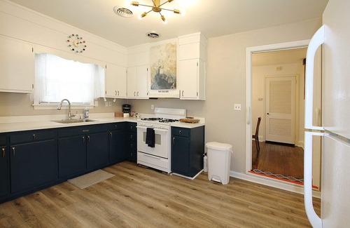 Norfolk House | Minutes to Bay Beaches and NAVY Base! LOVE this Spacious Mid-Century Ranch