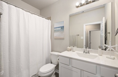 Shoreacres House | Minutes to beach, stainless appliances, plenty of space inside and out