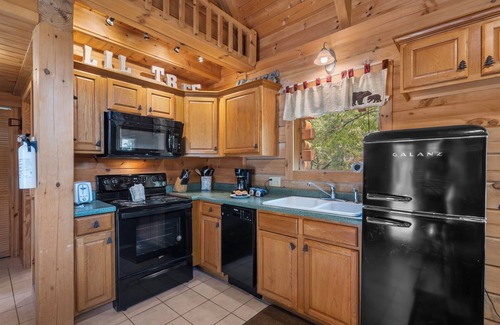 Ridgedale Cabin | Minutes to Big Cedar-Real Log Cabin-Free Silver Dollar Tickets-Pvt Hot Tub @ Lil Treehouse