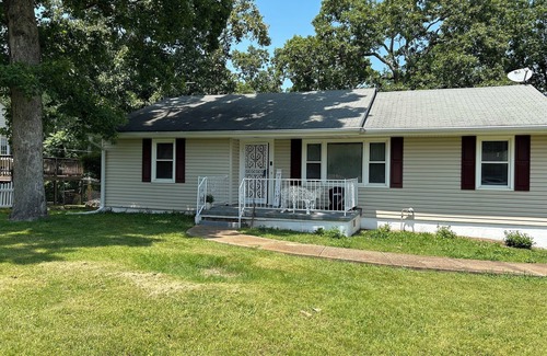 Chattanooga House | Minutes to Chattanooga Airport or downtown! Full basement in owners home.