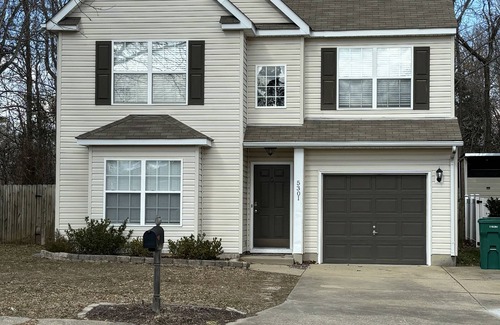 Williamsburg House | Minutes to Colonial Williamsburg, William & Mary, Busch Gardens, Pet Friendly!