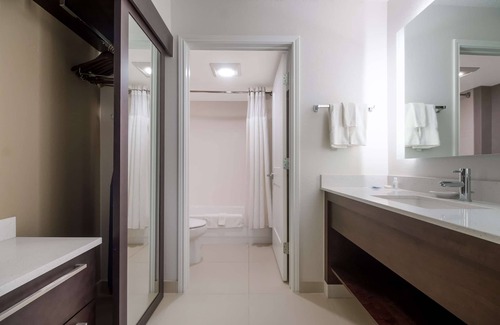 Richardson Hotel | Minutes to Dallas Arboretum! Pets Allowed! W/Pool Access & Sports Court Onsite!