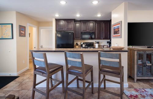 Moab South Valley House | Minutes to Downtown & Ntl Parks | Pool and Hot Tub