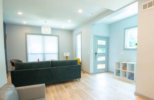 East Price Hill House | Minutes To Downtown Modern 3 Bedroom Home