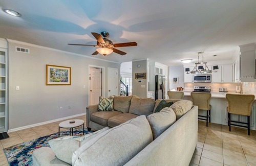 Cordesville House | Minutes to Tanger Outlet, Top Golf, Pool, Hockey, Billiards, Ping Pong, Cornhole