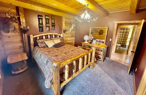 Mio Cabin | Mio Caribou and Elk Ridge Lodges