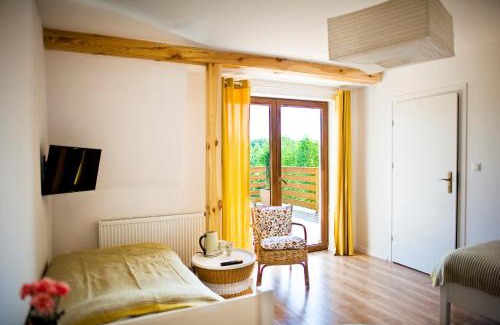 Radziejowice Resort | Miodowy Zakątek Całoroczne Domki i Pokoje przy Suntago, Deepspot, Pyszne Śniadania, Grill