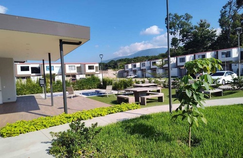 Coatepeque House | Mioss House, San Juan Opico.
